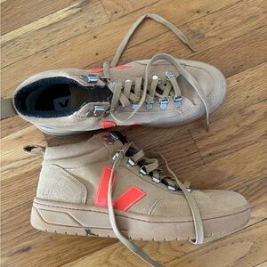 RORAIMA SUEDE DESERT ORANGE GUM SOLE